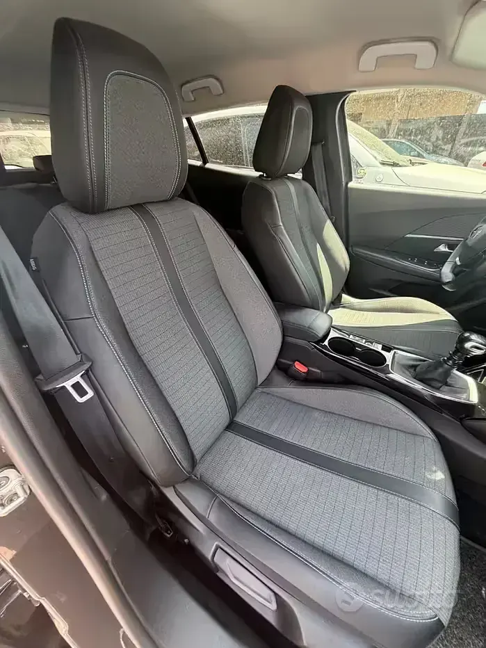 Usata Peugeot 2008 Allure 110 CV (80 kW) 2021 Grigio SUV