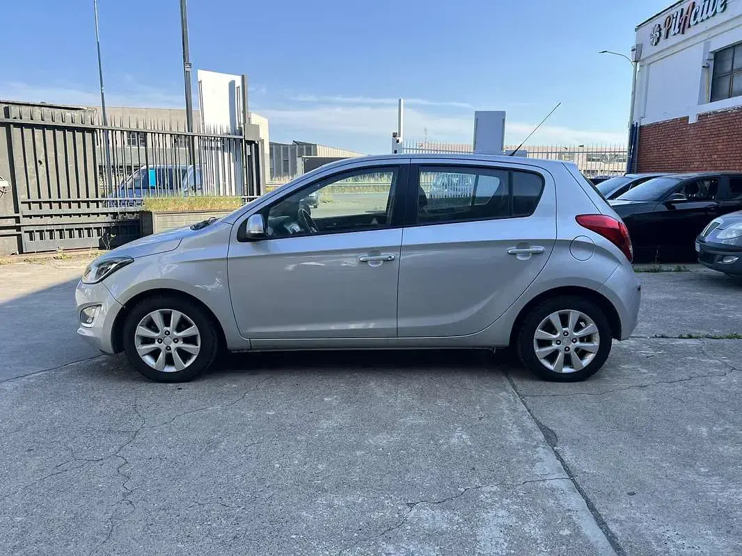Usata Hyundai i20 Edition 85 CV (62 kW) 2013 Grigio Utilitaria