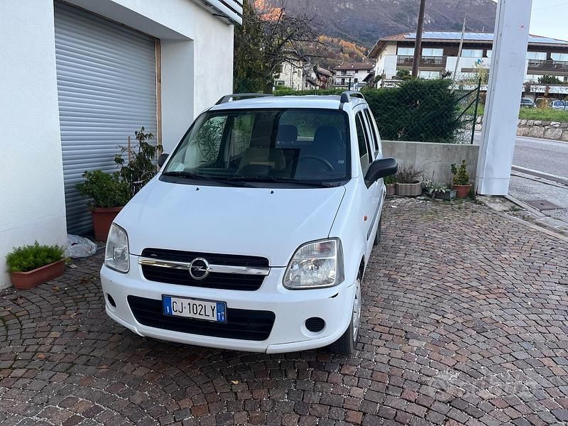 Usata Opel Agila Club 60 CV (44 kW) 2003 Bianco Utilitaria