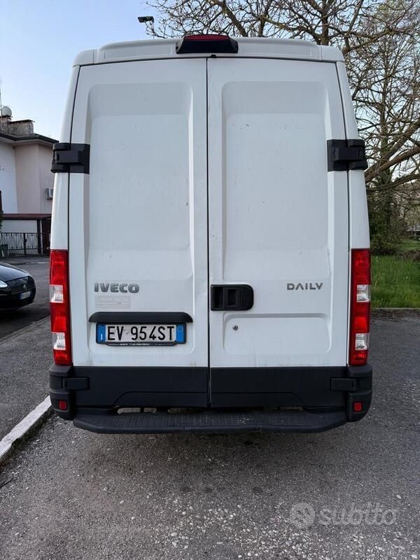Usata Iveco Daily 145 CV (106 kW) 2014 Bianco