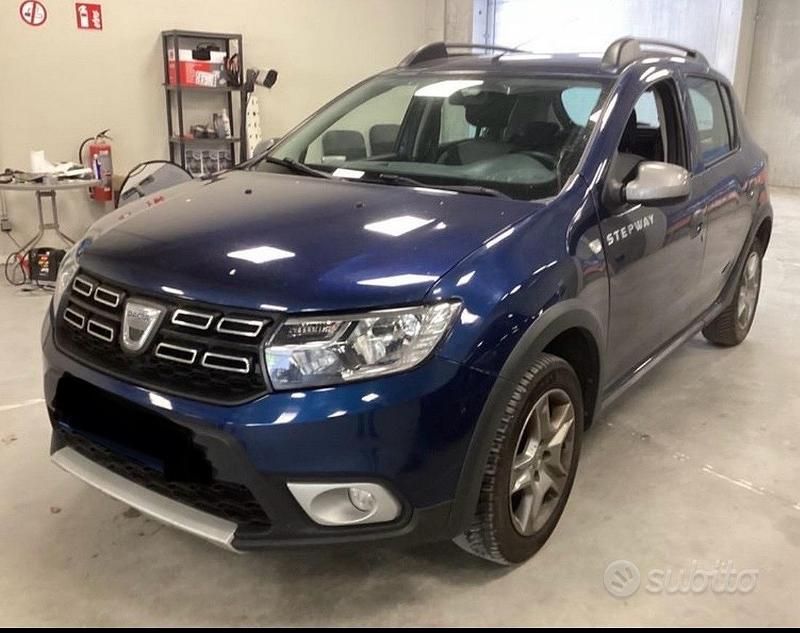 Blu Usata 2018 Dacia Sandero Prestige Due volumi | 10.950 € (Cara) - Immagine 1/4