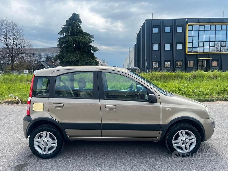 Usata Fiat Panda Climbing 60 CV (44 kW) 2008 Grigio Utilitaria