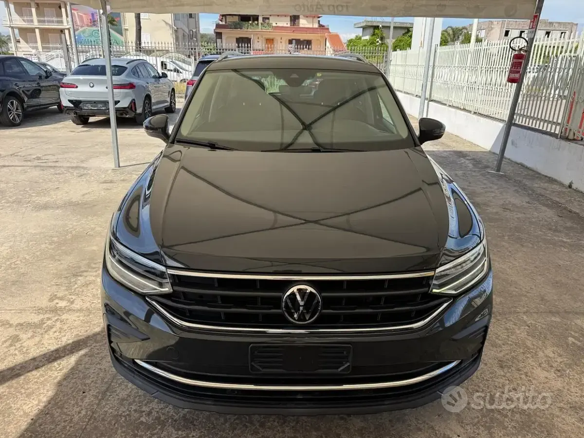 Usata VW Tiguan Elegance 150 CV (110 kW) 2022 Grigio SUV