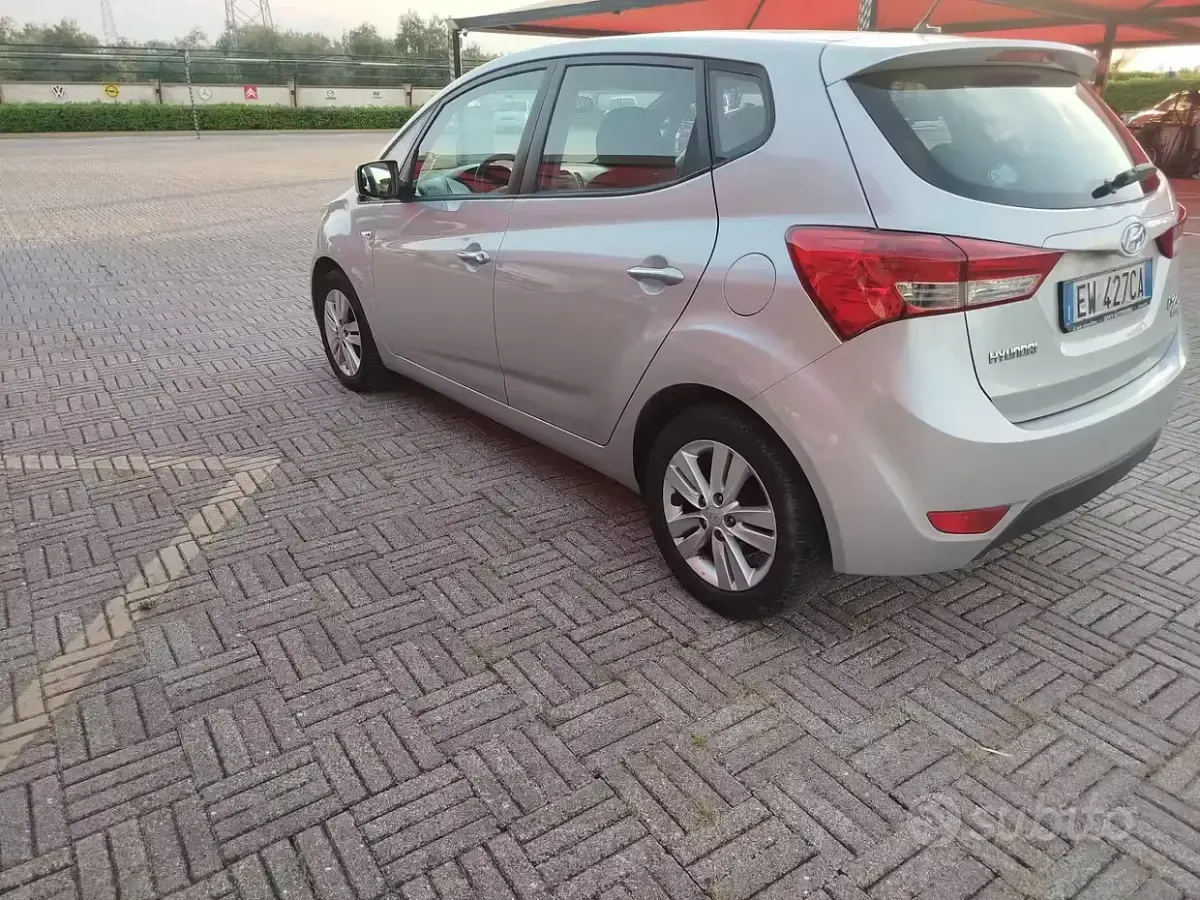Usata Hyundai ix20 Classic 90 CV (66 kW) 2014 Grigio Utilitaria