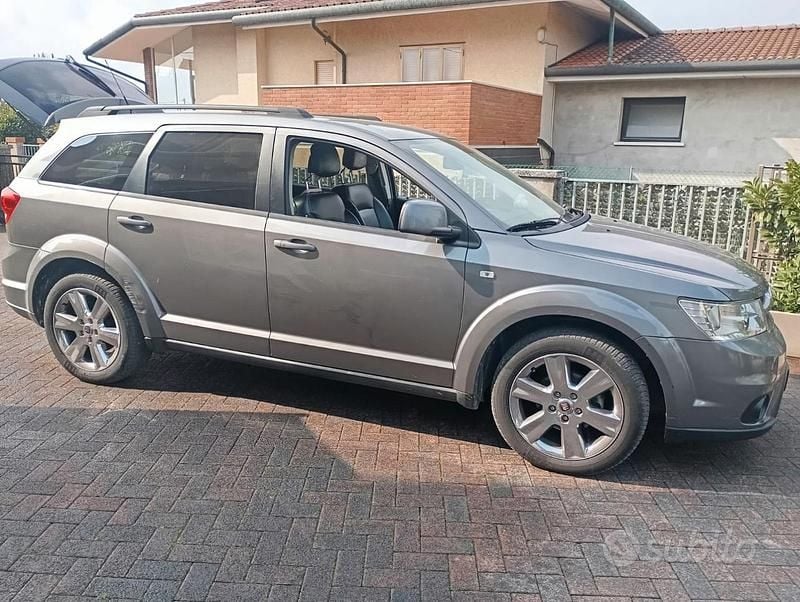 Usata Fiat Freemont 170 CV (125 kW) 2011 Grigio SUV