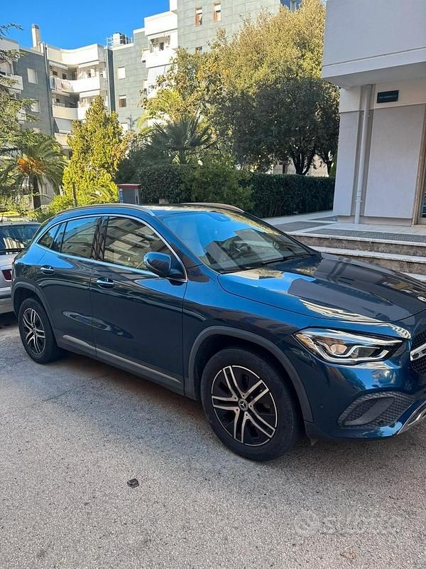 Usata Mercedes GLA200 116 CV (85 kW) 2022 Blu SUV