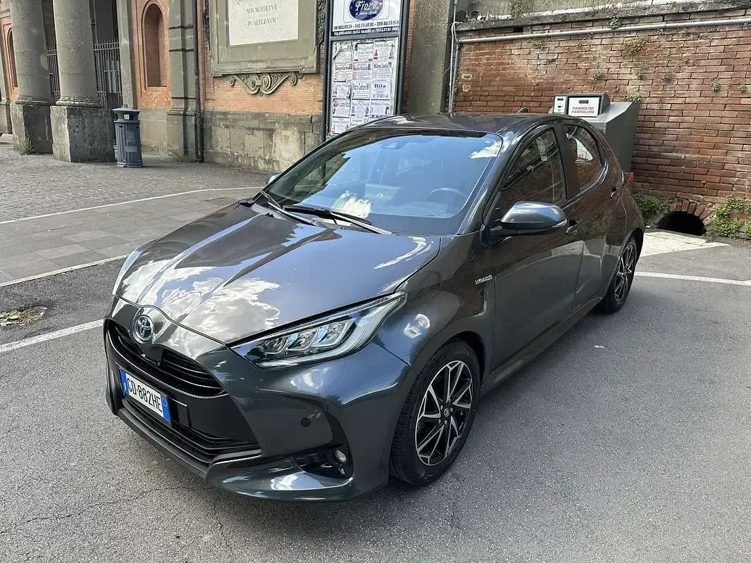 Usata Toyota Yaris Hybrid Trend 92 CV (67 kW) 2021 Berlina