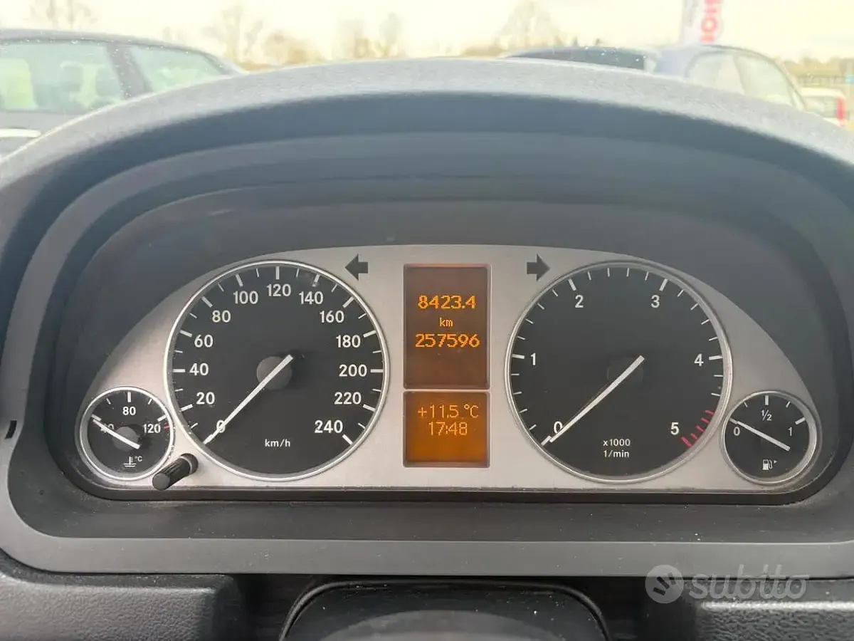 Usata Mercedes B200 140 CV (102 kW) 2008 Nero Monovolume