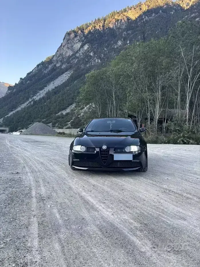 Usata Alfa Romeo 147 250 CV (183 kW) 2003 Nero Utilitaria