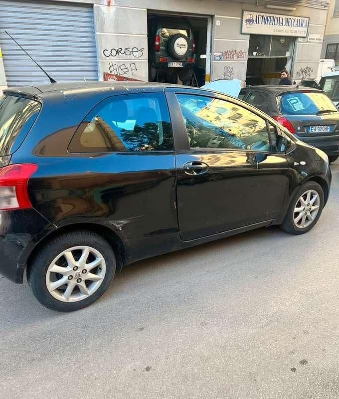 Usata Toyota Yaris Sol 87 CV (63 kW) 2007 Nero Utilitaria