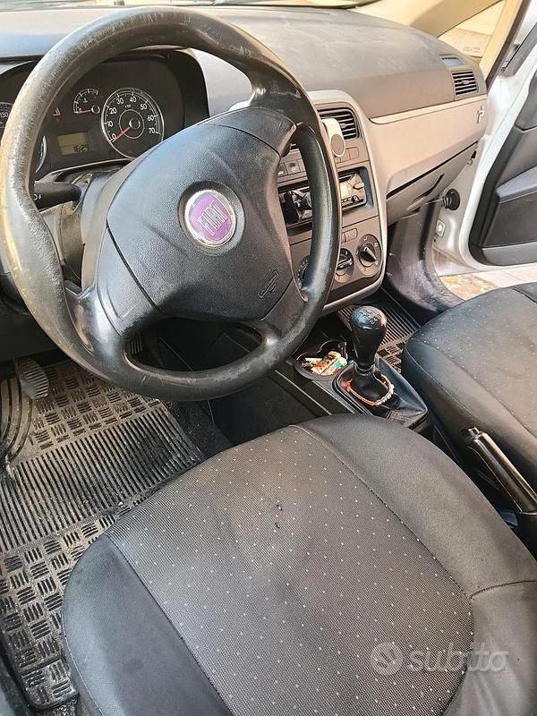 Usata Fiat Grande Punto 75 CV (55 kW) 2008 Bianco Utilitaria