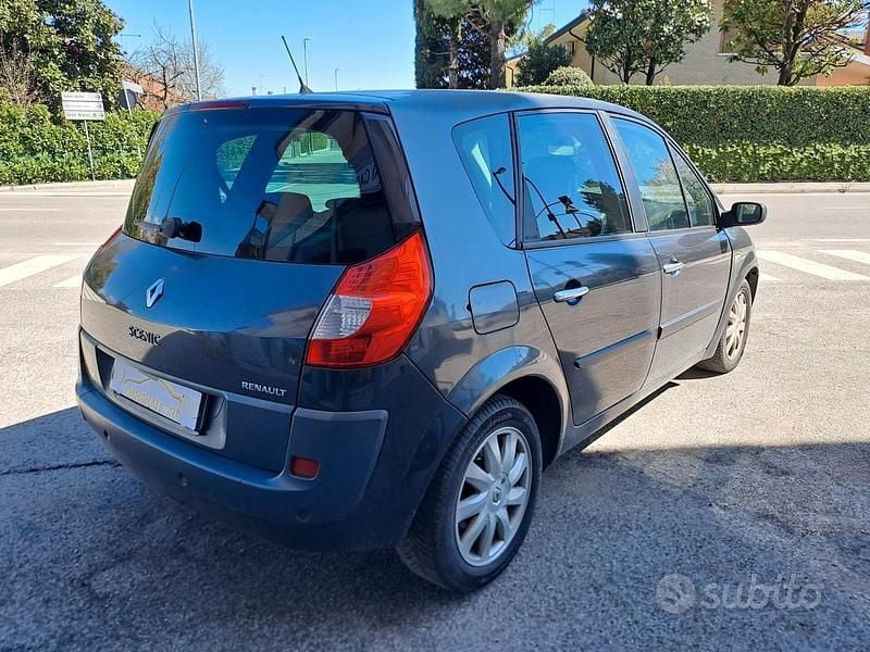Usata Renault Scénic II Exception 106 CV (77 kW) 2007 Grigio Monovolume