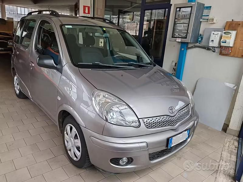 Usata Toyota Yaris Verso Luna 84 CV (61 kW) 2003 Monovolume