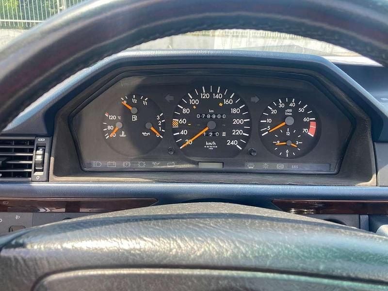 Usata Mercedes E200 136 CV (100 kW) 1994 Blu/azzurro Cabrio