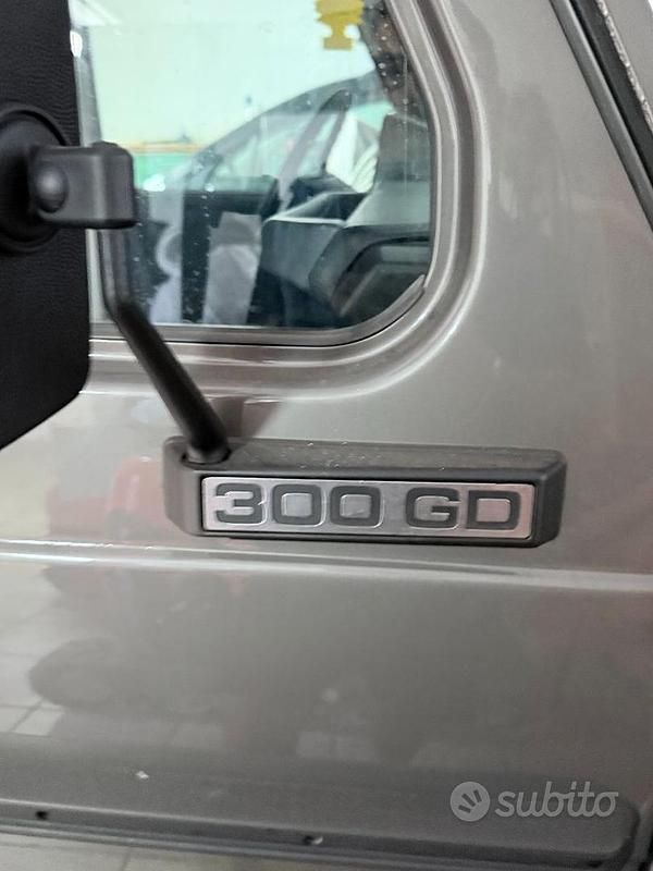 Usata Mercedes G300 88 CV (64 kW) 1986 Grigio SUV