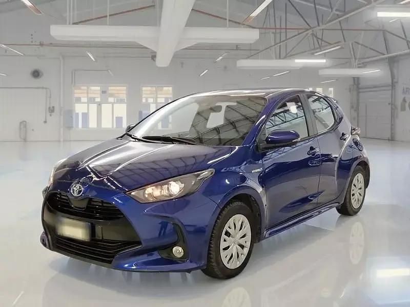 Usata Toyota Yaris Hybrid Business Edition 92 CV (67 kW) 2021 Blu Berlina