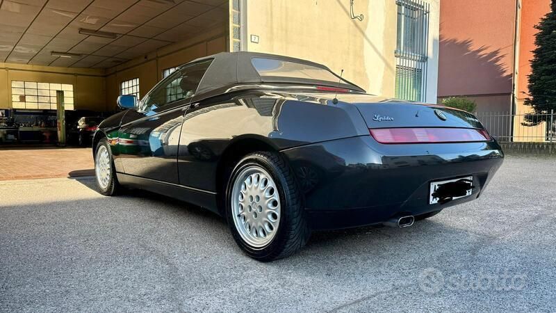 Usata Alfa Romeo Spider Lusso 150 CV (110 kW) 1995 Nero Cabrio