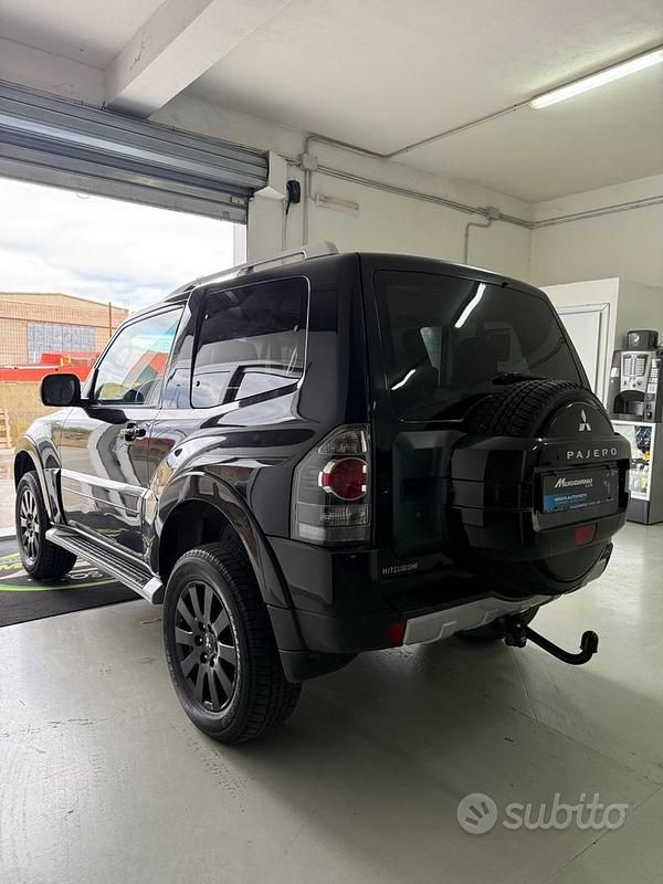 Usata Mitsubishi Pajero 200 CV (147 kW) 2010 Nero SUV