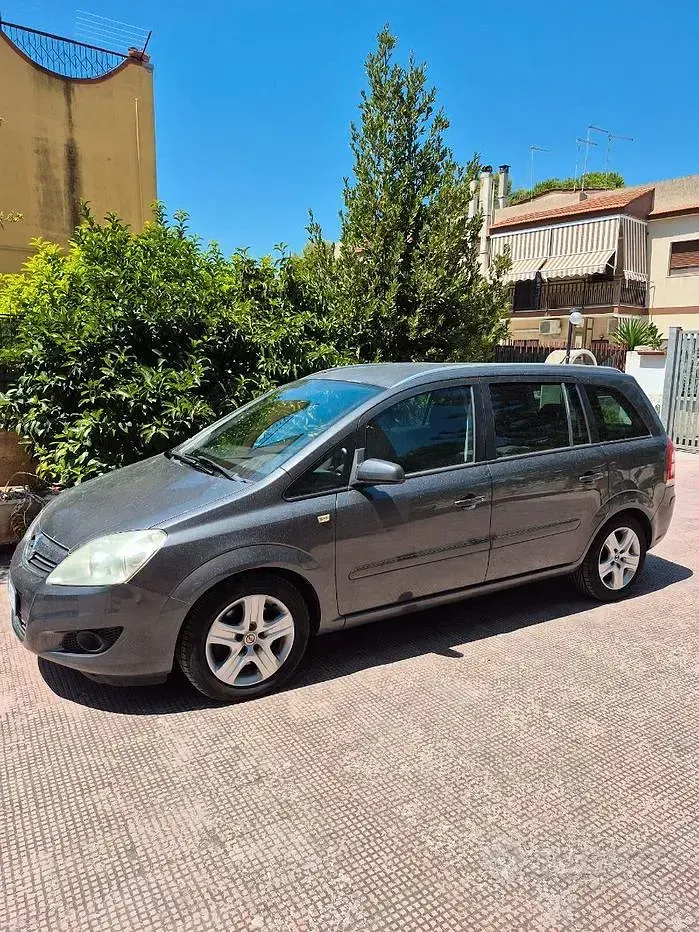 Usata Opel Zafira Enjoy 110 CV (80 kW) 2010 Nero Monovolume