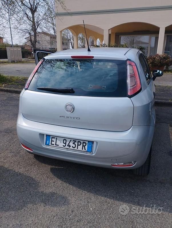 Usata Fiat Punto 77 CV (56 kW) 2012 Utilitaria