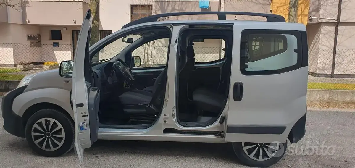Usata Peugeot Bipper 68 CV (50 kW) 2010 Grigio Monovolume