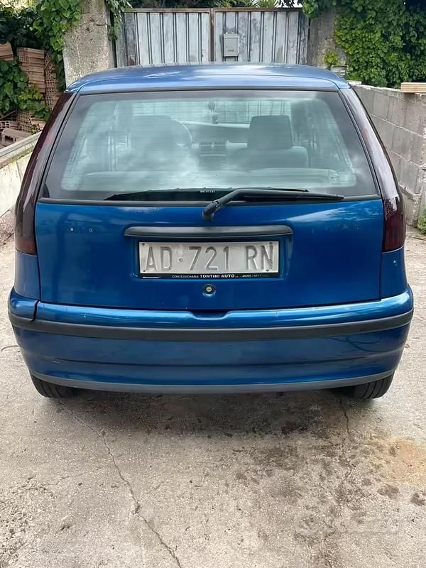 Usata Fiat Punto 75 CV (55 kW) 1995 Blu Berlina