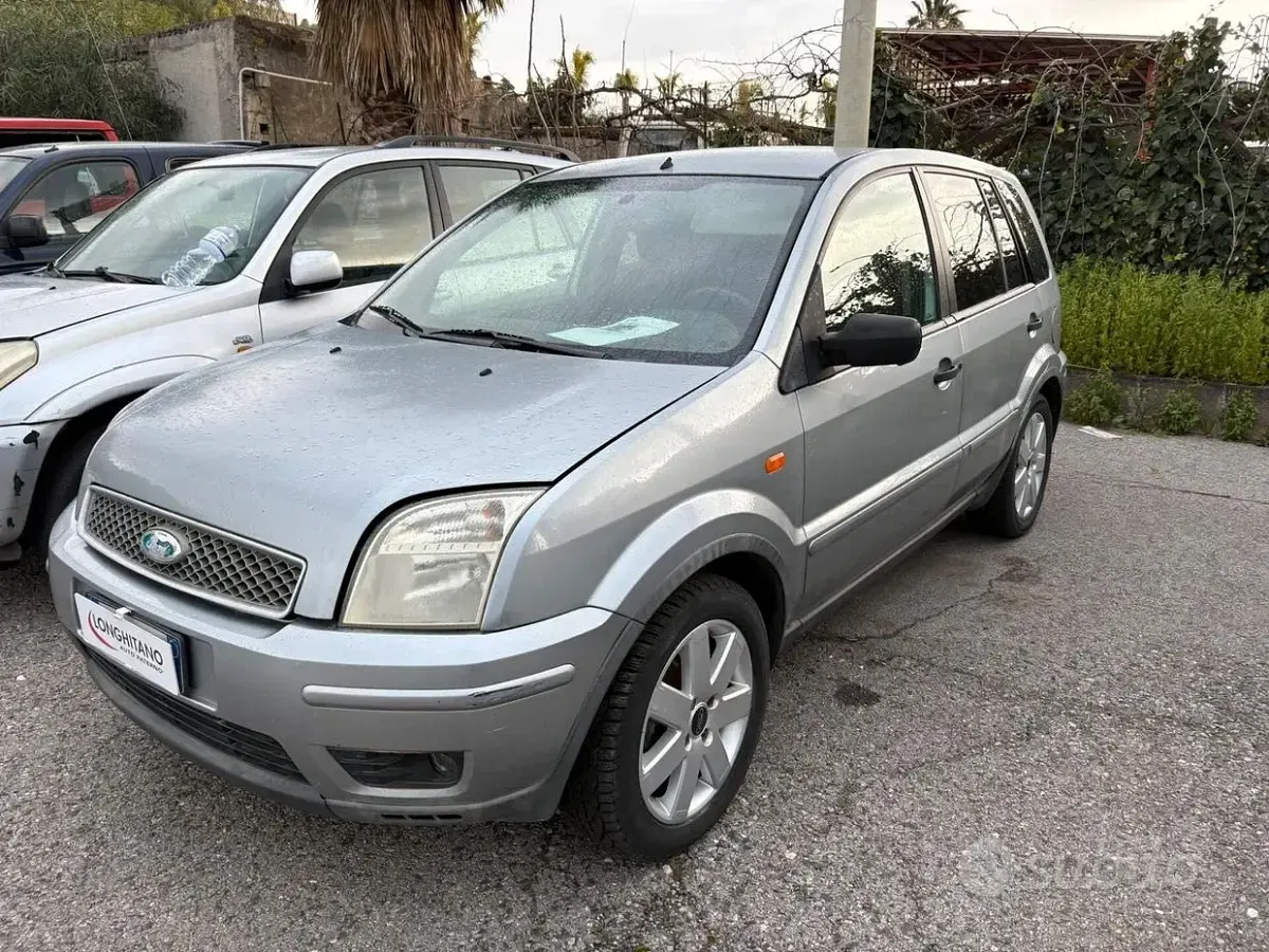 Usata Ford Fusion 68 CV (50 kW) 2005 Grigio Utilitaria