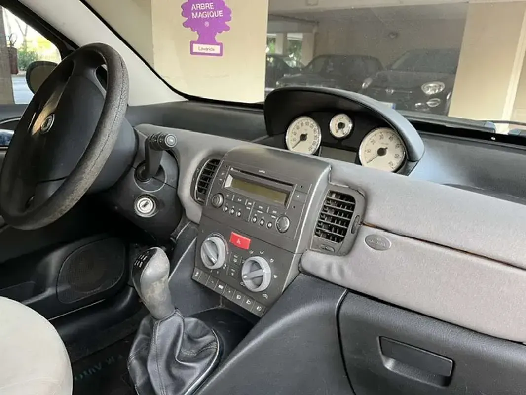Usata Lancia Ypsilon 69 CV (50 kW) 2004 Beige Utilitaria