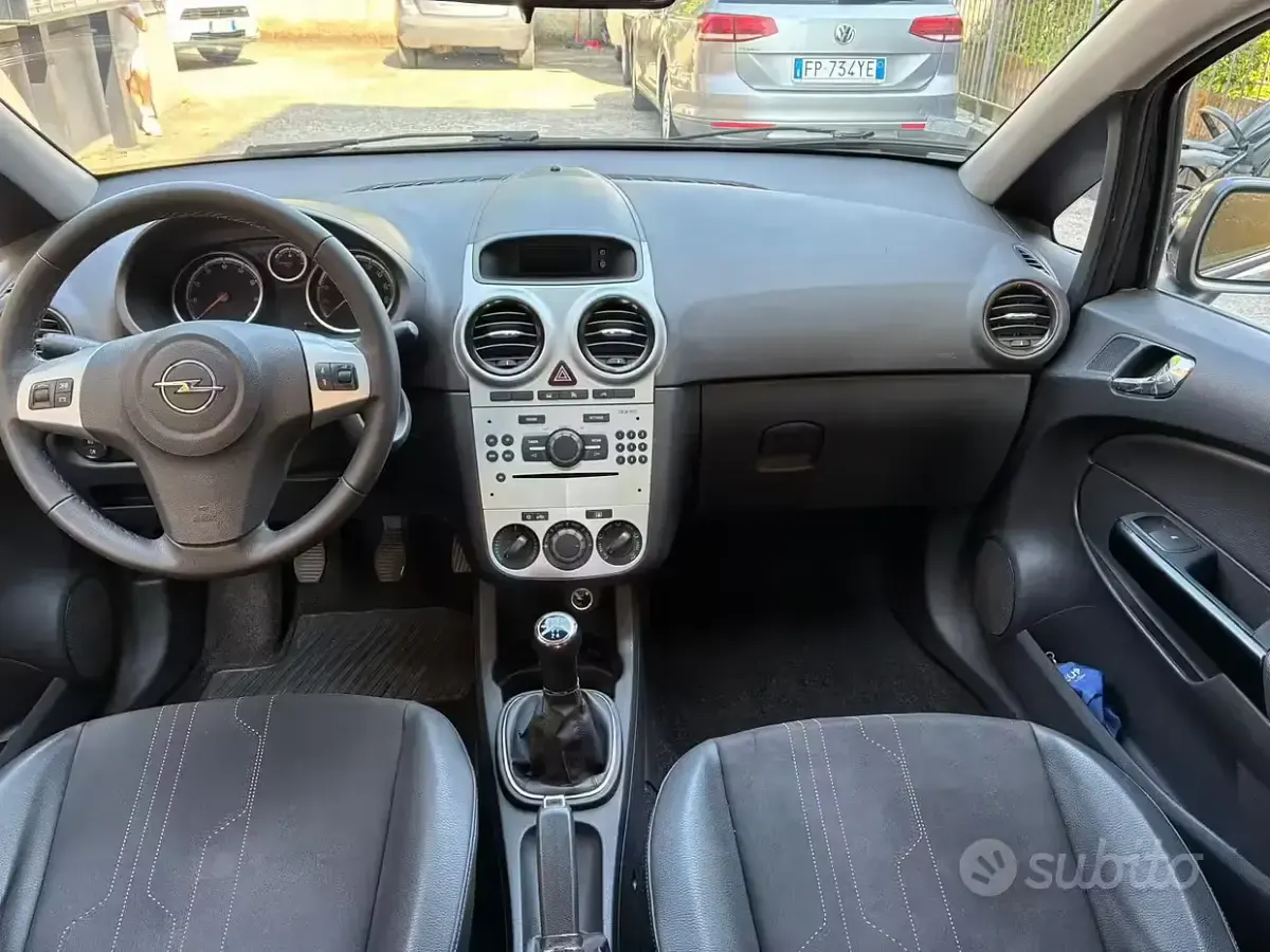 Usata Opel Corsa 85 CV (62 kW) 2012 Grigio Utilitaria