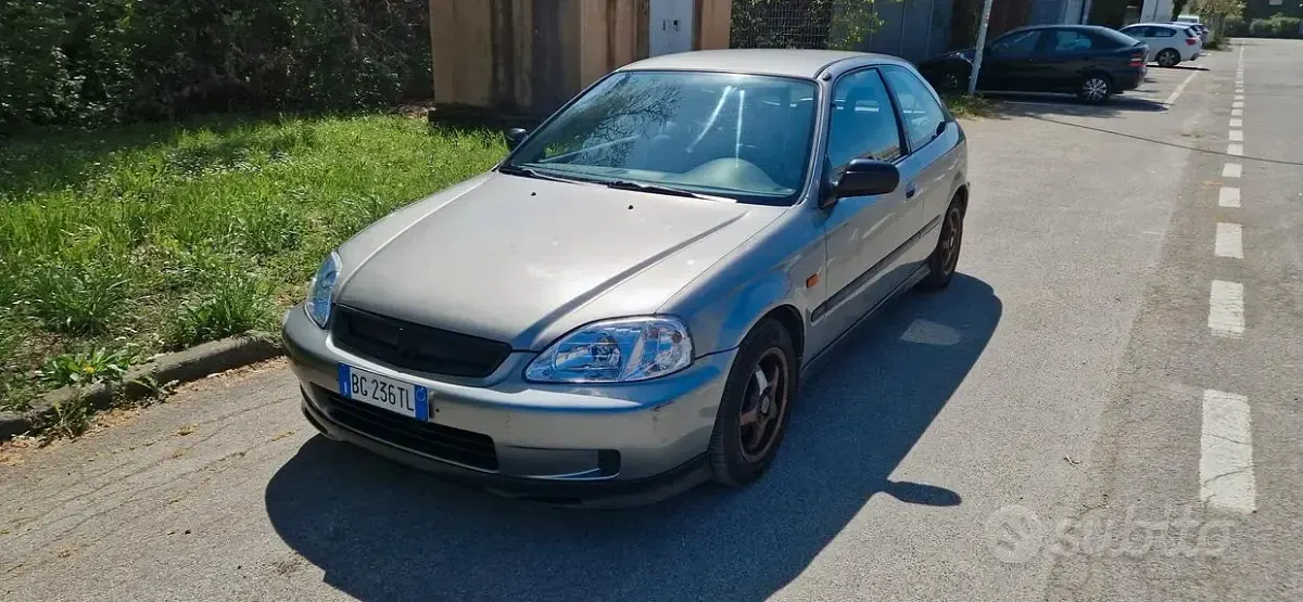 Usata Honda Civic 90 CV (66 kW) 2000 Berlina