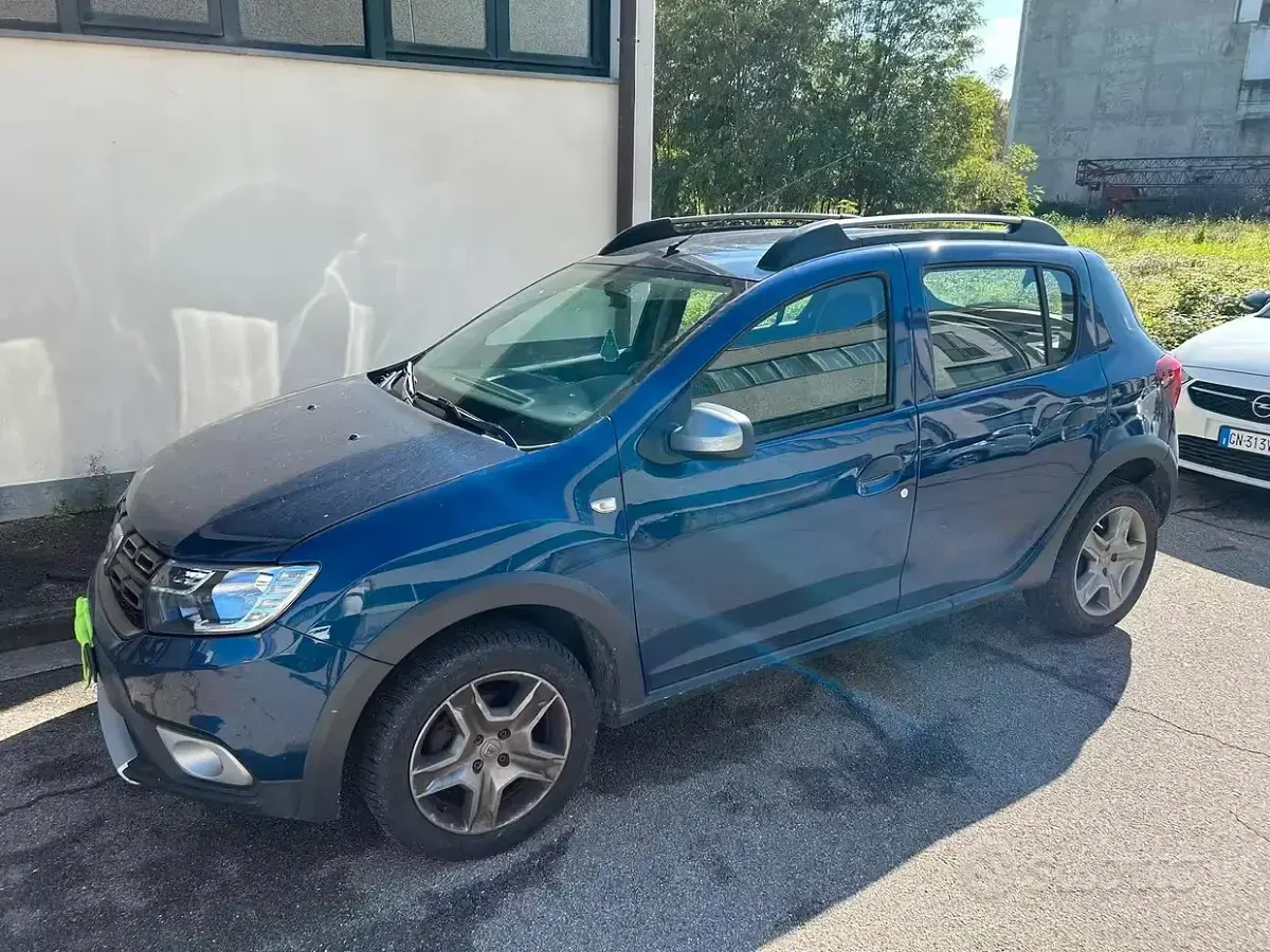 Usata Dacia Sandero Stepway 90 CV (66 kW) 2017 Bluazzurro Berlina