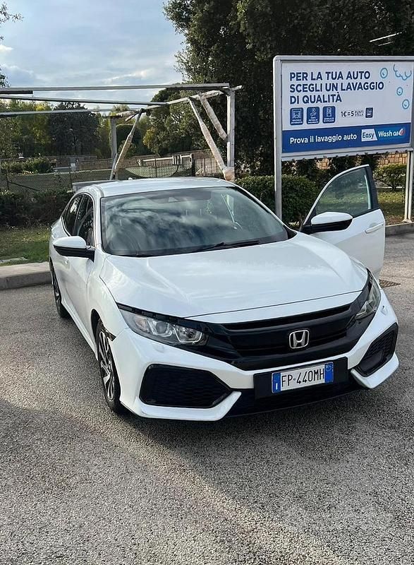 Begagnad Honda Civic Comfort 129 HK (94 kW) 2018 Vit Sedan