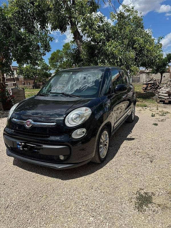 Nero Usata 2016 Fiat 500L Monovolume | 8500 € (Buon prezzo) - Immagine 1/2