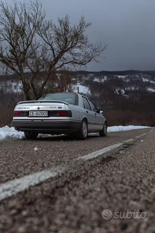 Usata Ford Sierra 125 CV (91 kW) 1990 Grigio Berlina