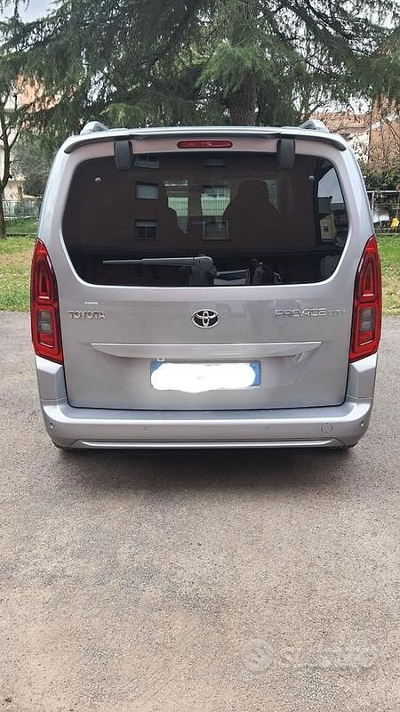 Usata Toyota Proace City City 102 CV (75 kW) 2022 Grigio Monovolume