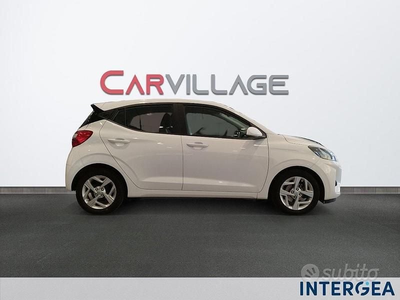 Usata Hyundai i10 67 CV (49 kW) 2022 Bianco Utilitaria