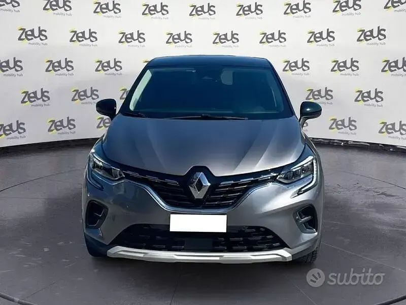 Usata Renault Captur 143 CV (105 kW) 2023 Grigio SUV