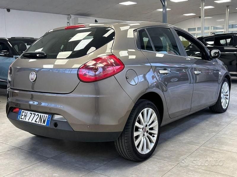 Usata Fiat Bravo 120 CV (88 kW) 2011 Marrone Utilitaria
