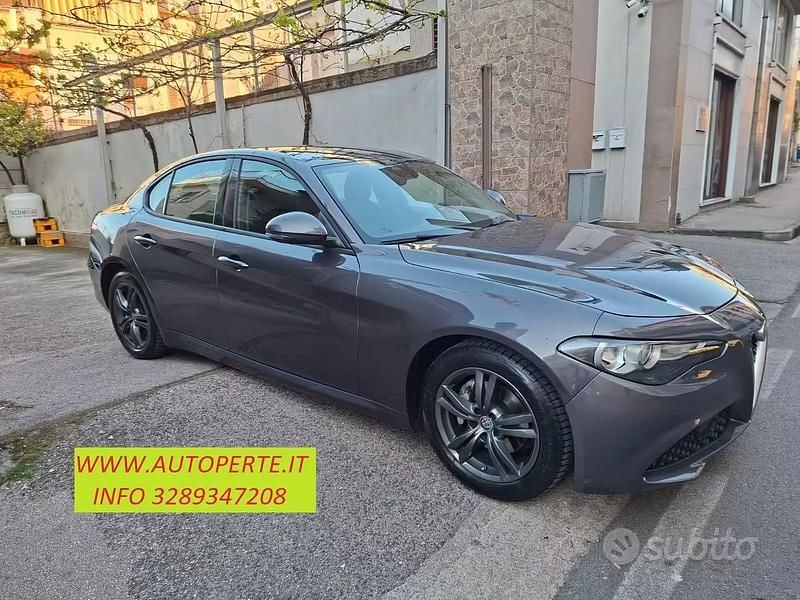 Usata Alfa Romeo Giulia Business 150 CV (110 kW) 2018 Grigio Berlina