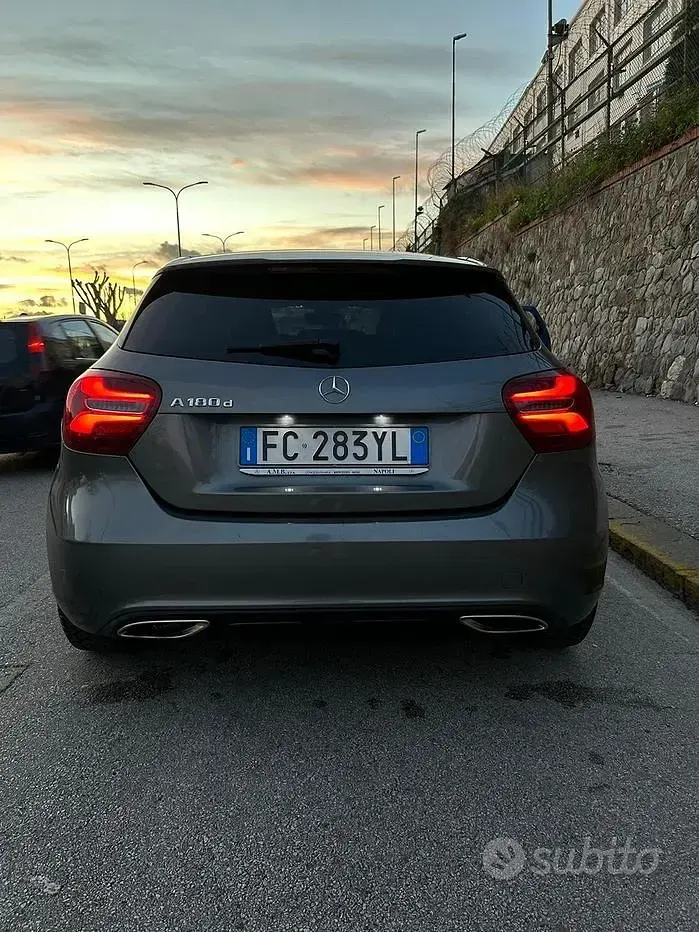 Usata Mercedes A180 109 CV (80 kW) 2016 Grigio Utilitaria