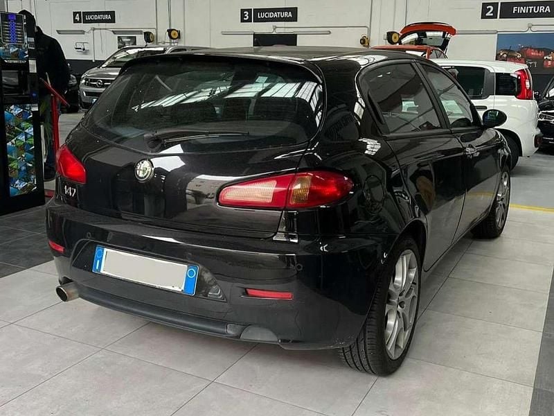 Usata Alfa Romeo 147 Distinctive 105 CV (77 kW) 2009 Nero Utilitaria