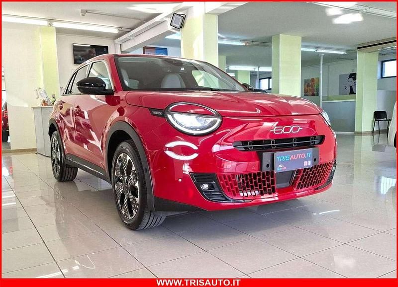 Usata Fiat 600 La Prima 101 CV (74 kW) 2024 Rosso SUV