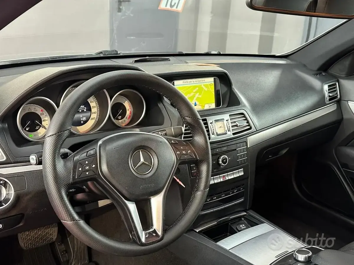 Usata Mercedes E220 Premium 170 CV (125 kW) 2015 Grigio Coupé