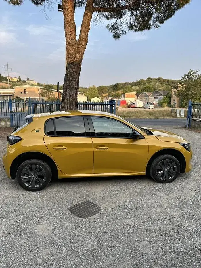 Usata Peugeot 208 56 kW (77 CV) 2022 Giallo Utilitaria