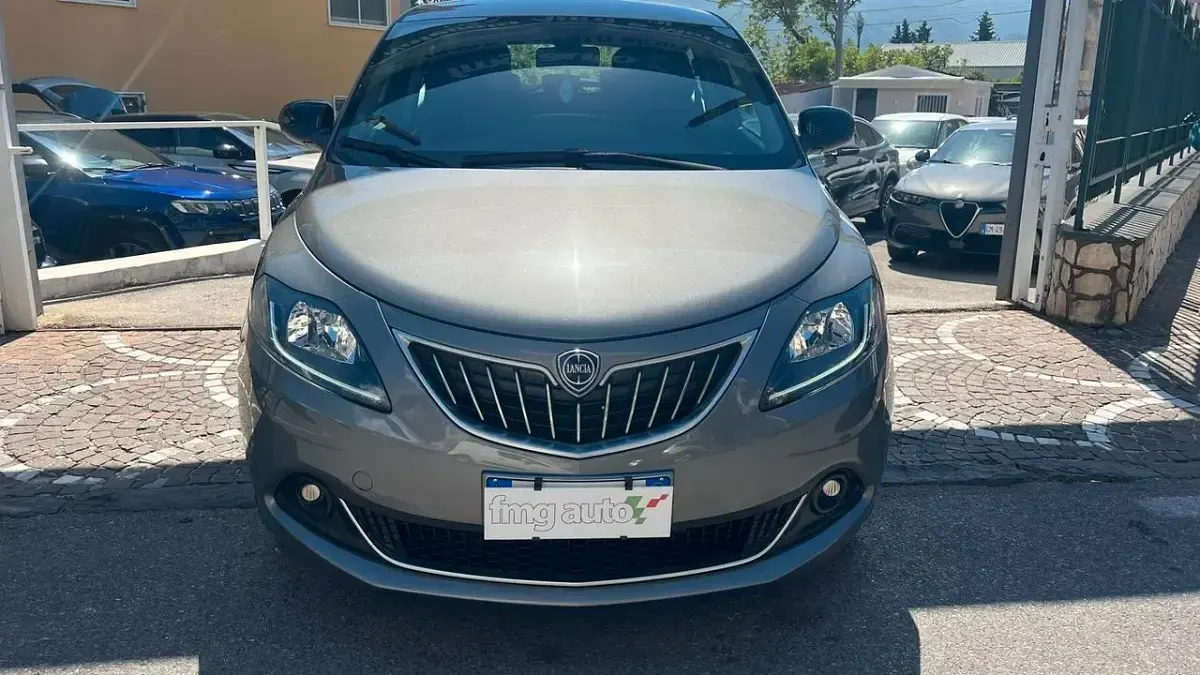 Usata Lancia Ypsilon Gold 69 CV (50 kW) 2022 Grigio Utilitaria
