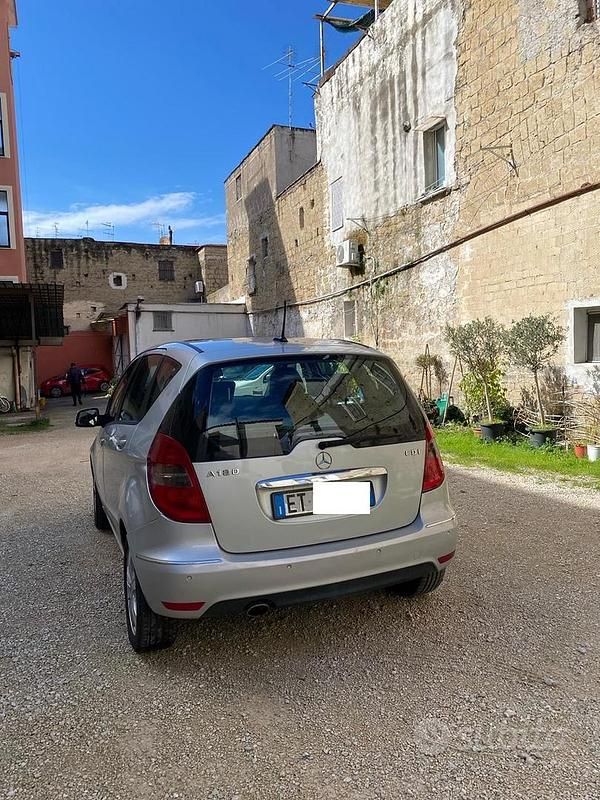Usata Mercedes A180 116 CV (85 kW) 2012 Grigio Utilitaria