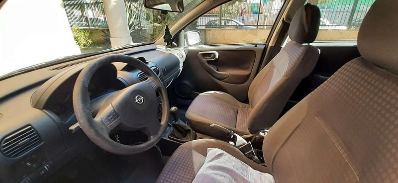 Usata Opel Corsa Comfort 75 CV (55 kW) 2002 Berlina