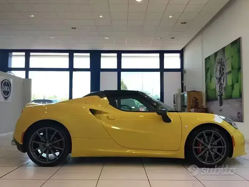Usata Alfa Romeo 4C 241 CV (177 kW) 2017 Giallo Cabrio