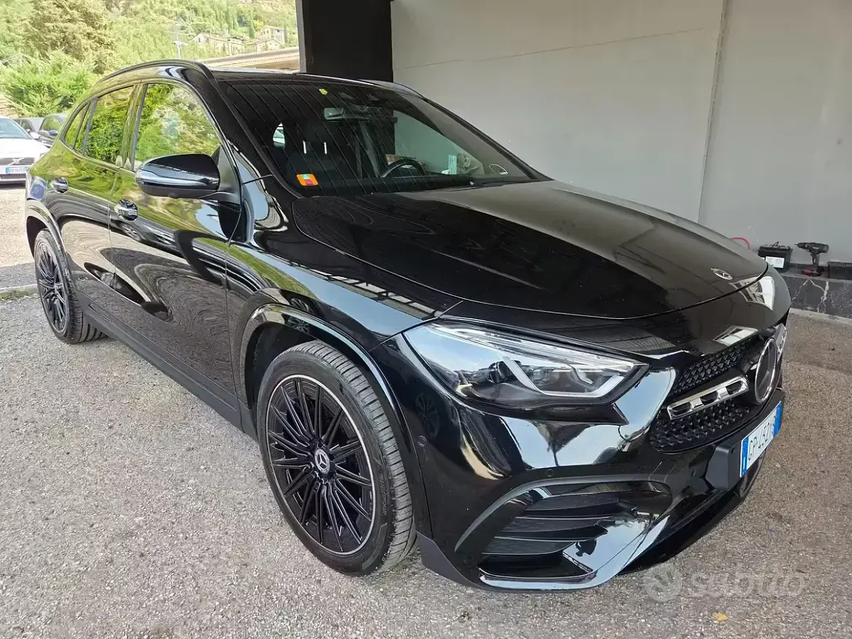 Usata Mercedes GLA200 AMG Line Premium 150 CV (110 kW) 2023 Nero SUV