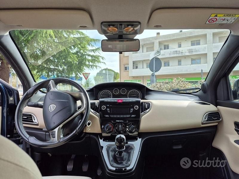 Usata Lancia Ypsilon 69 CV (50 kW) 2015 Blu Utilitaria